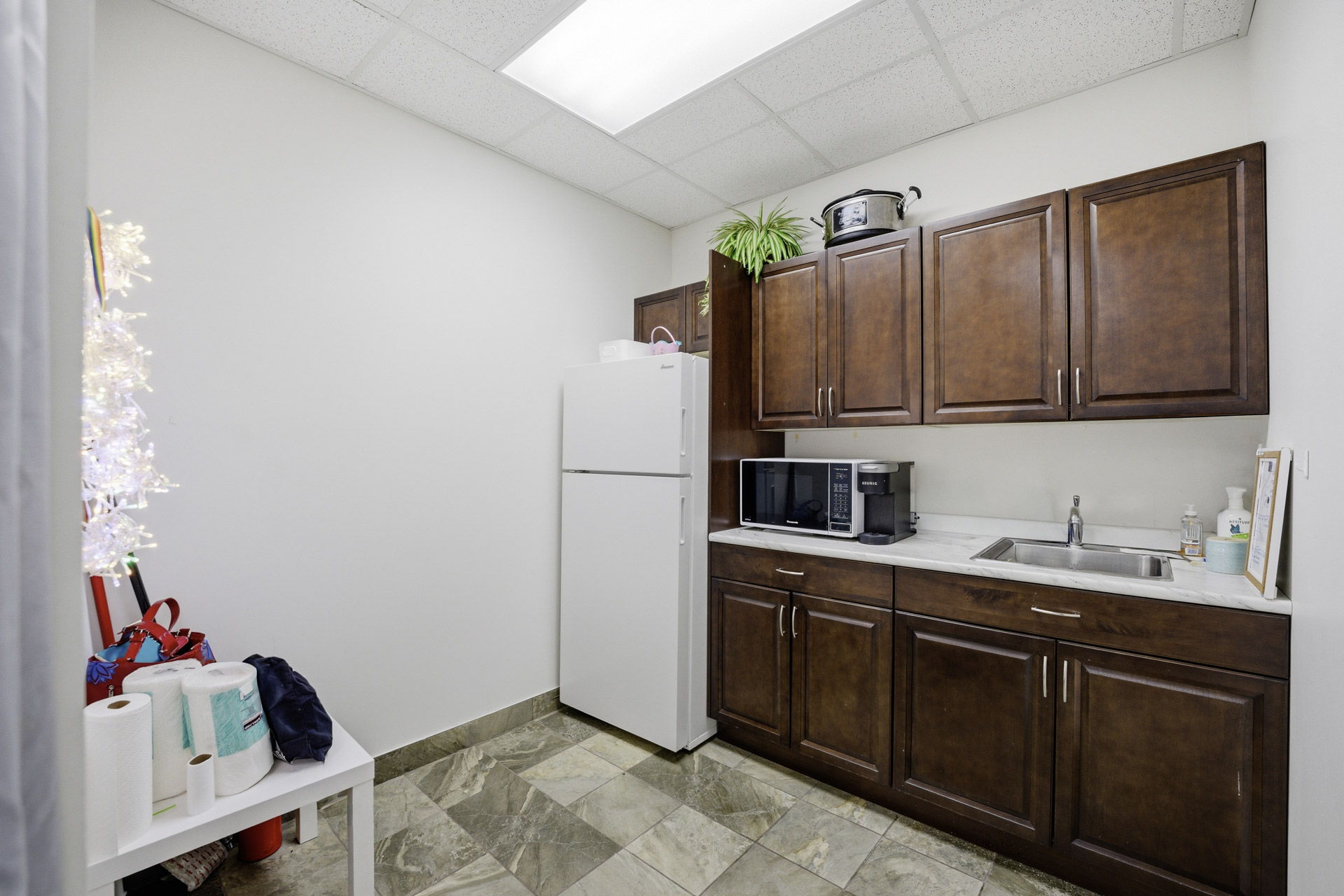 203, 15 Carlton Drive 3